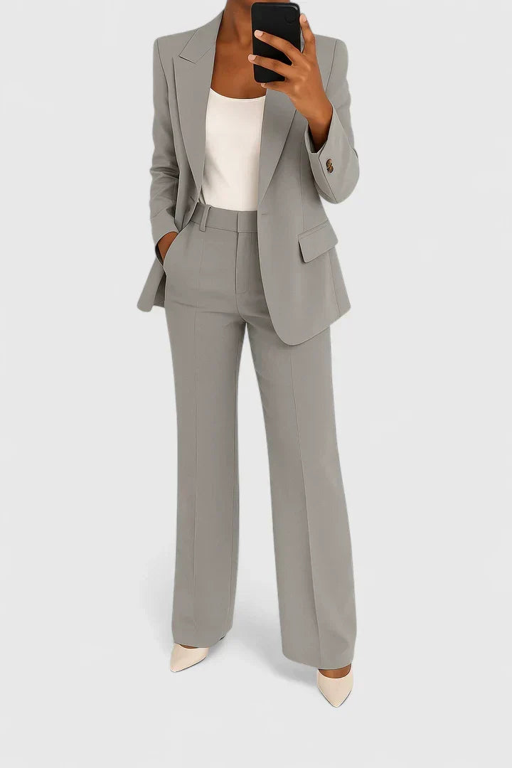 Elegant sæt med blazer og bukser til kvinder