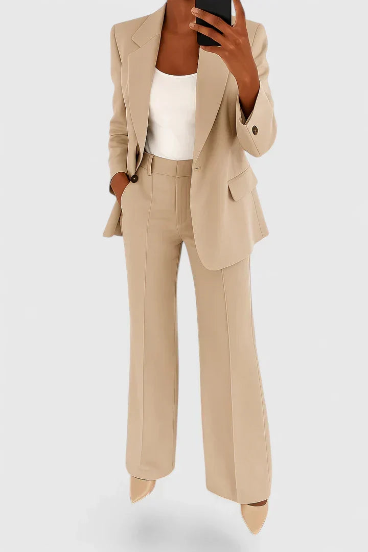 Elegant sæt med blazer og bukser til kvinder