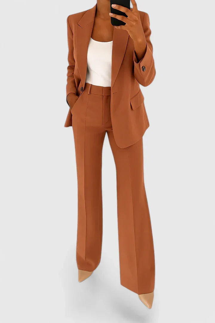 Elegant sæt med blazer og bukser til kvinder