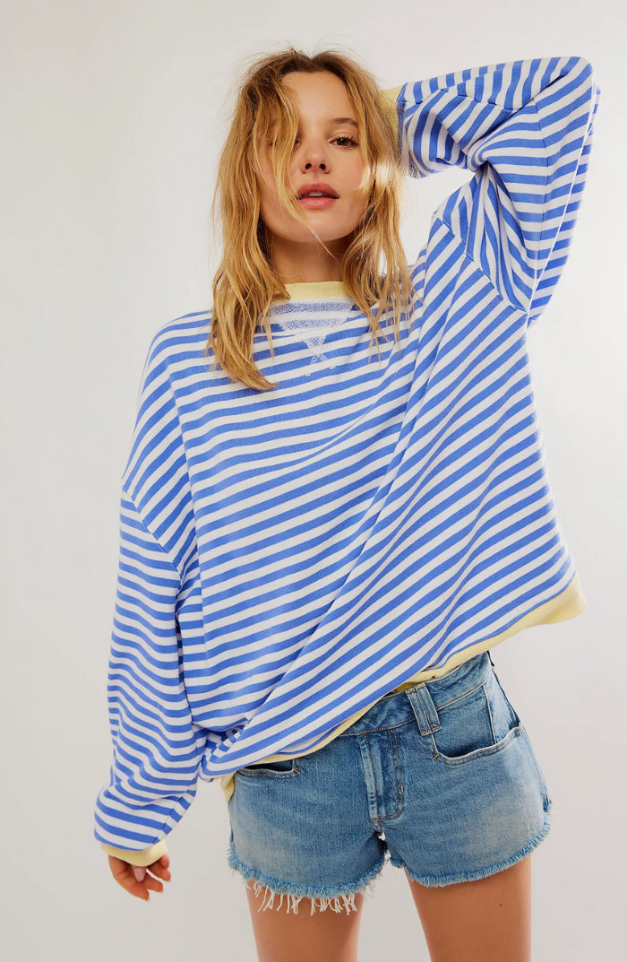 Oversizedstribet sweatshirt med kontrastkanter og droppede skuldre
