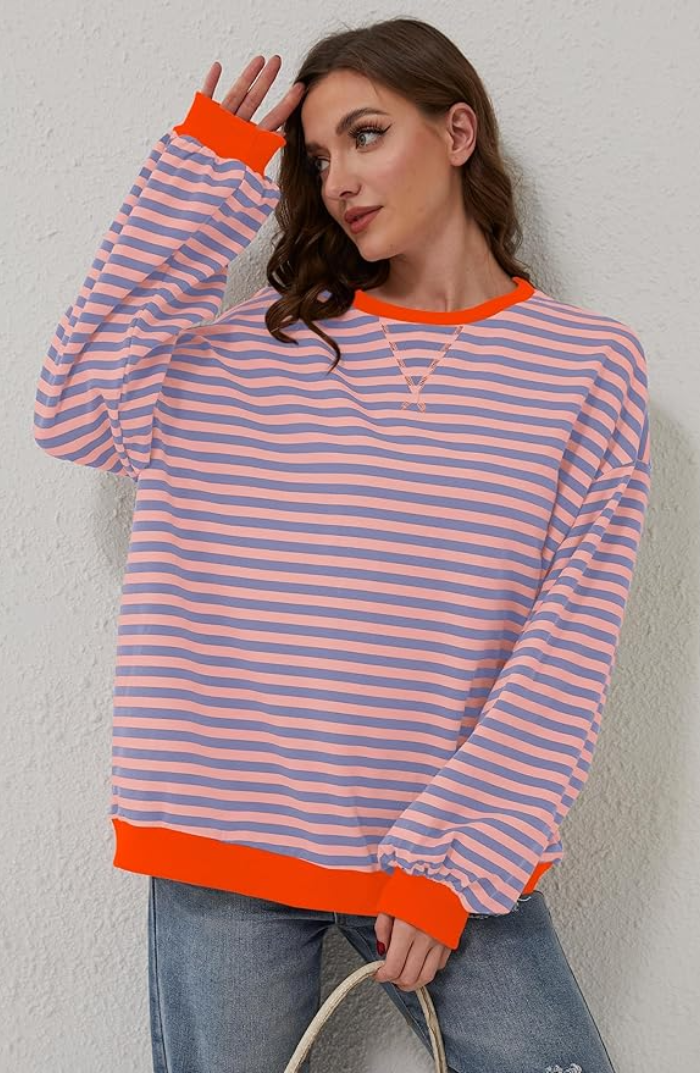 Oversizedstribet sweatshirt med kontrastkanter og droppede skuldre