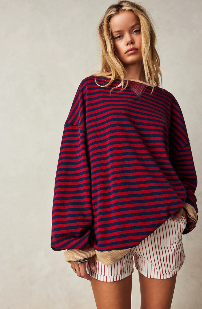 Oversizedstribet sweatshirt med kontrastkanter og droppede skuldre