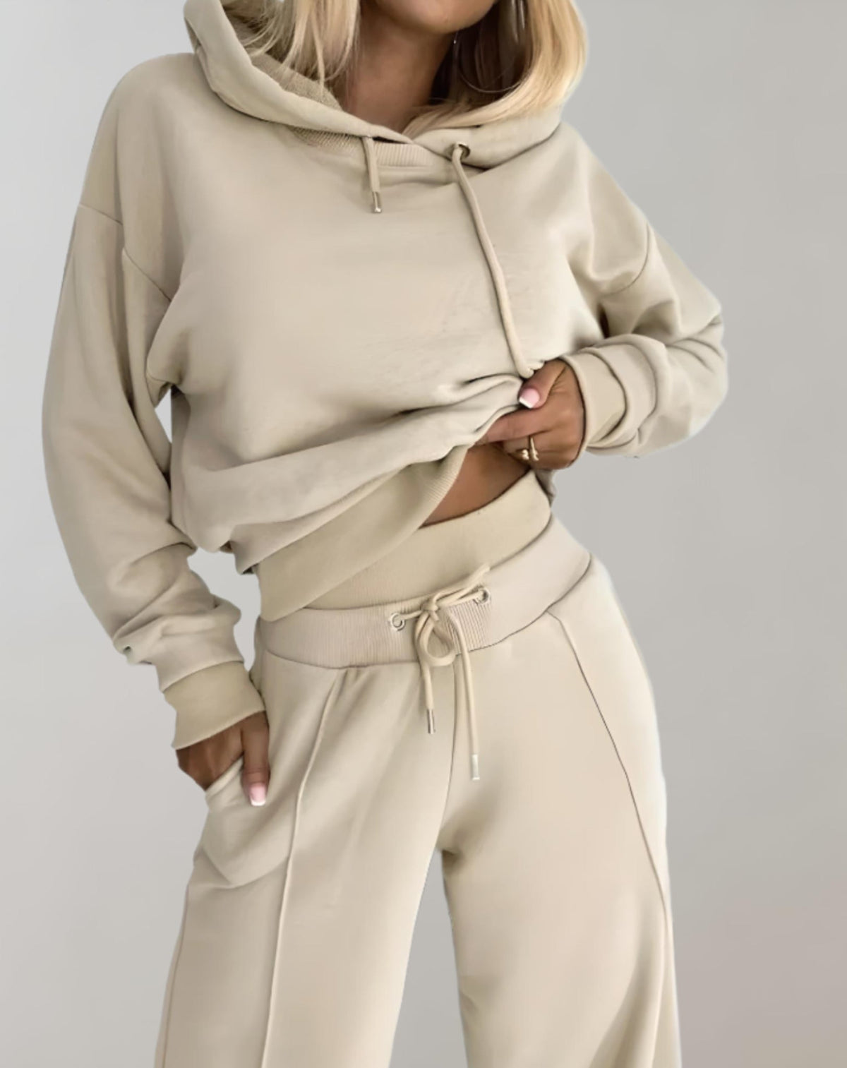 Hyggesæt Dame Kort Hoodie og Brede Joggingbukser med Snøretræk